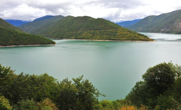 Zhinvali Reservoir op de Araghvi rivier — Stockfoto