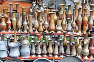 Oryantal ın Bazaarı eski bakır vazolar