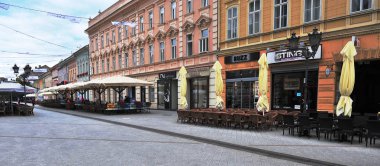 Görünüm alışveriş caddesi şehirde Novi Sad, Sırbistan