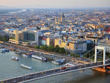 Elisabeth Köprüsü ve Budapest city Üstten Görünüm