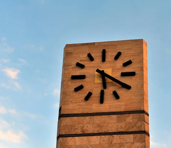 Street clock in the sky — Stock Photo, Image