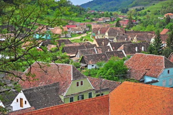 Typisk rumänsk by i Transsylvanien — Stockfoto