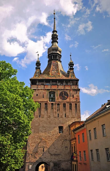 Stara wieża w historycznym miasteczku Sighisoara — Zdjęcie stockowe