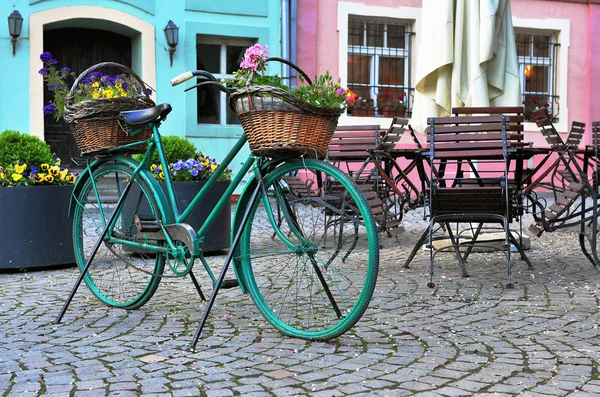 Färgglada cykel i gatan — Stockfoto