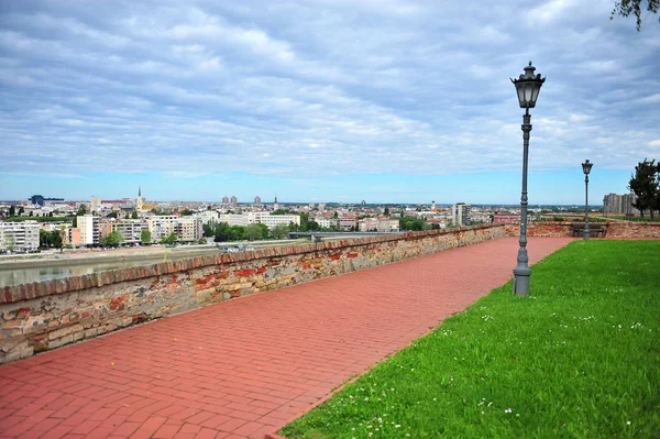 City park and skyline of Petrovaradin — Stock Photo, Image