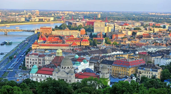 Ovanifrån av Budapest stad på sunset — Stockfoto