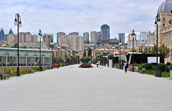 Fizuli boulevard in city centre of Baku — Stock Photo, Image