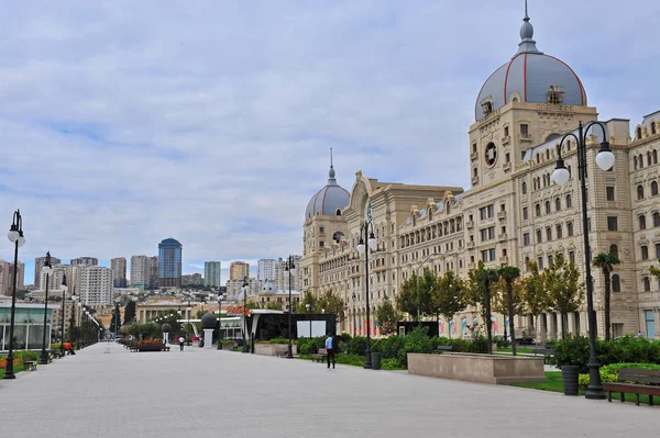 Fizuli boulevard i centrala Baku — Stockfoto