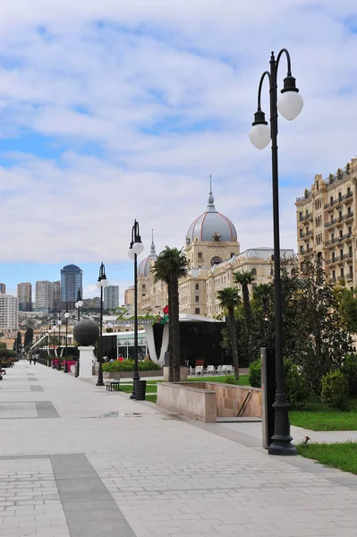 Boulevard in der Fizuli-Straße, baku — Stockfoto