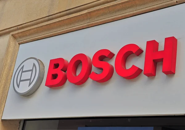 Logotipo della società Bosch nella strada di Baku — Foto Stock
