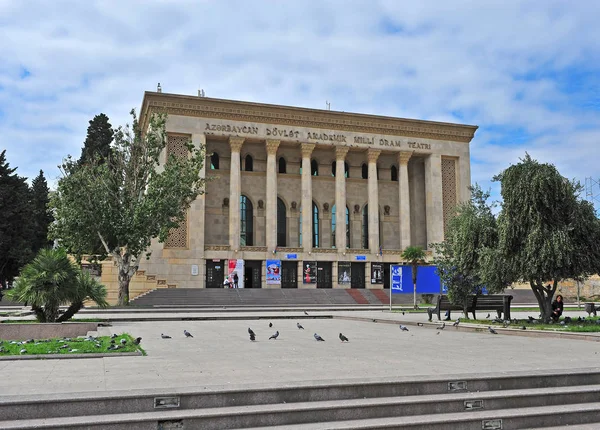 Fachada de teatro académico dramático en Bakú — Foto de Stock