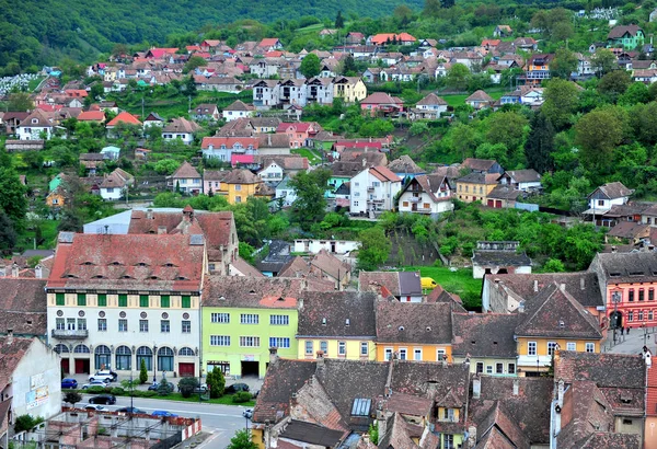 Farbenfrohe Häuser der Altstadt von Sighisoara, Rumänien — Stockfoto