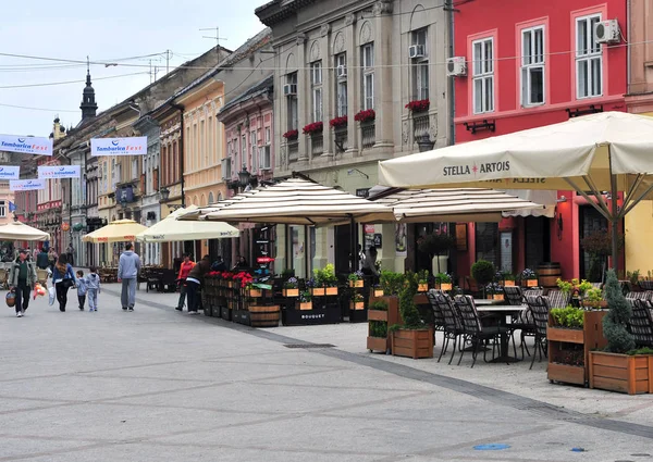 Widok od ulicy handlowej w mieście Nowy Sad, Serbia — Zdjęcie stockowe