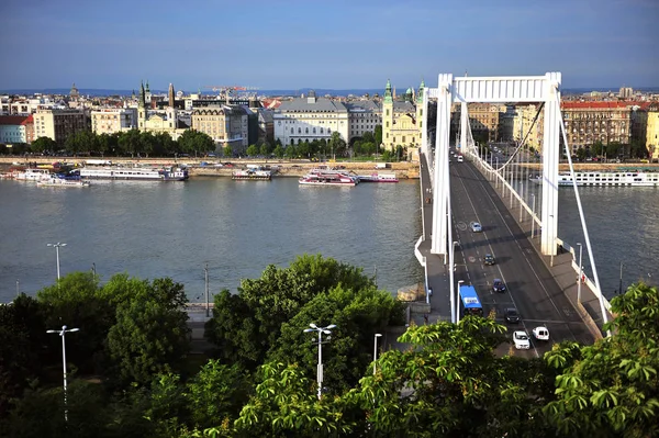 Pont Elisabeth et centre-ville de Budapest, Hongrie — Photo