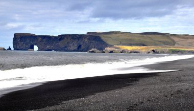 Dyrholaey noktada Nordic deniz manzarası