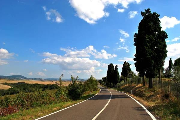 Beautiful country road in Tuscany region — Stock Photo, Image