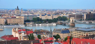 En iyi görünümü Tuna Nehri'ne ve Budapeşte tarihi merkezi