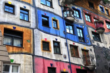Hundertwasser Evi renkli cephe