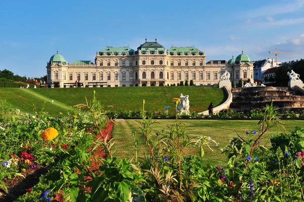 Vista de verano del palacio Belvedere —  Fotos de Stock