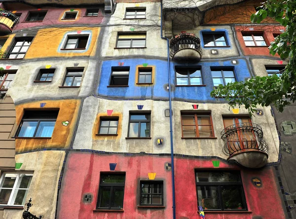 Windows of Hundertwasser in Vienna, Austria — Stock Photo, Image