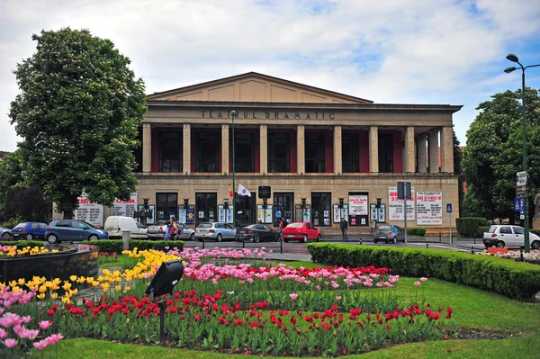 Rozwijała Teatr budynku w centrum miasta Braszów — Zdjęcie stockowe