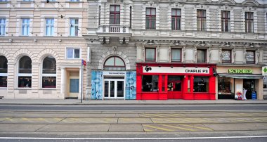 Cadde cephe bina renkli