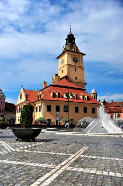 Merkez Brasov eski şehir Meydanı — Stok fotoğraf