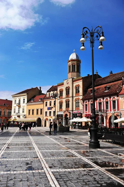 Vista de la plaza en el centro de Brasov — Foto de Stock