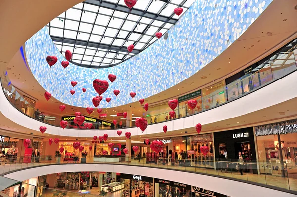 Atrium van de winkelcentrum Mall van Split — Stockfoto