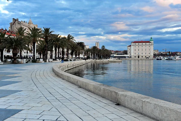 Zobacz historyczne centrum miasta Split na zachód słońca — Zdjęcie stockowe