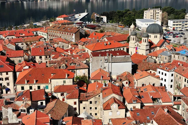 Casco antiguo de Kotor desde arriba —  Fotos de Stock