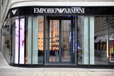 Emporio Armani mağaza Viyana sokak cephe
