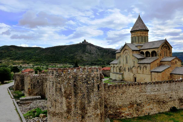 Vista do mosteiro Stevitskhoveli em Mtskheta, Geórgia — Fotografia de Stock
