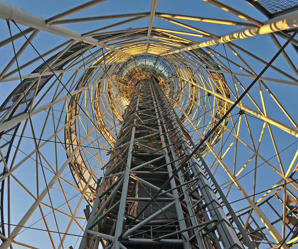 Konstrukcja stalowa wieża streszczenie tło — Zdjęcie stockowe