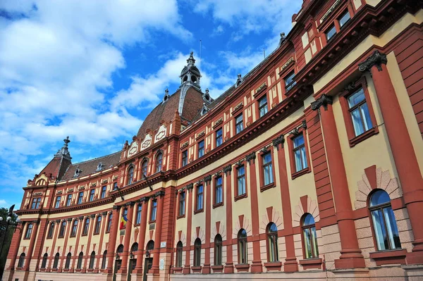 Fasádní county Prefektura Brasov v centru města Brasov — Stock fotografie