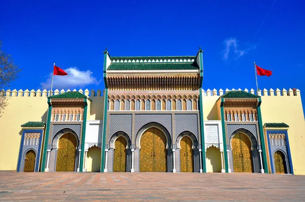 Portes d'or du palais royal. Vieille ville de Fès, Maroc — Photo