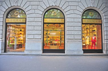Gucci amiral gemisi cephe sokaklarda depolamak