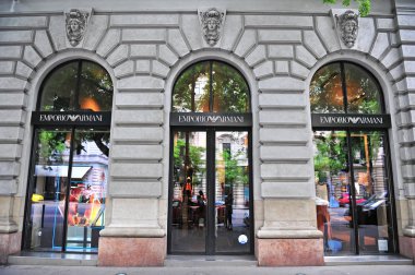 Emporio Armani flagship store sokak perakende