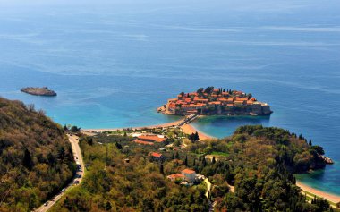 Sveti Stefan Adası'nın havadan görünümü