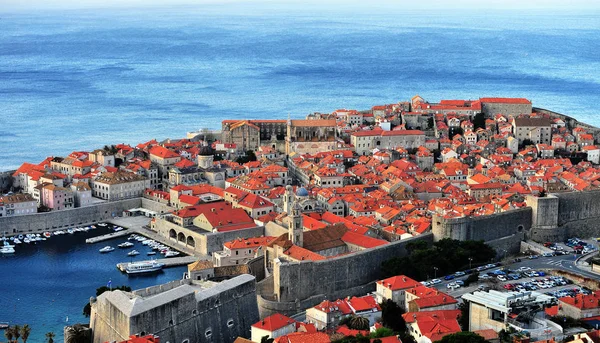Scenic view of Dubrovnik old town at sunrise — Stock Photo, Image