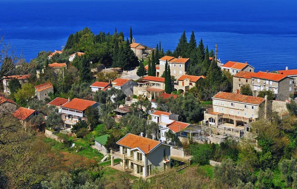 Widok z góry małego miasteczka w Czarnogóra — Zdjęcie stockowe