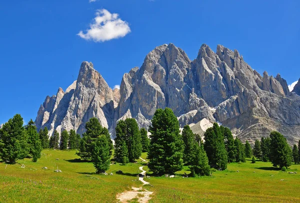 Mountain range in Dolomites — Stock Photo, Image