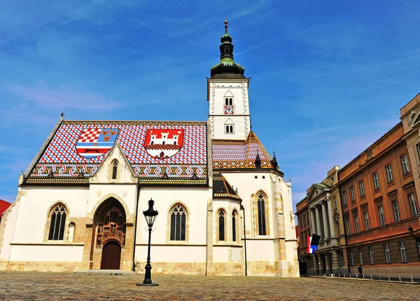 Colorida fachada de la iglesia de San Marcos — Foto de Stock