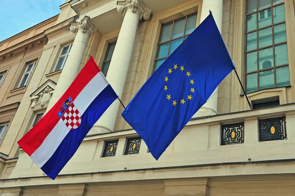 Lijst van vlaggen van Kroatië en de Europese Unie — Stockfoto