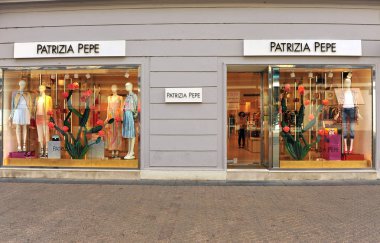 Patrizia Pepe amiral gemisi mağaza cephe