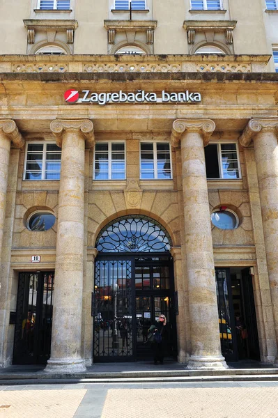 Fassade der zagrebacka banka, zagreb, kroatien — Stockfoto