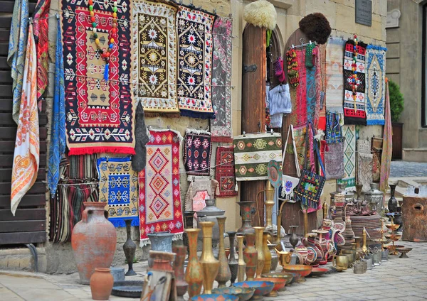 Bakı şəhəri geleneksel Hediyelik eşya dükkanı