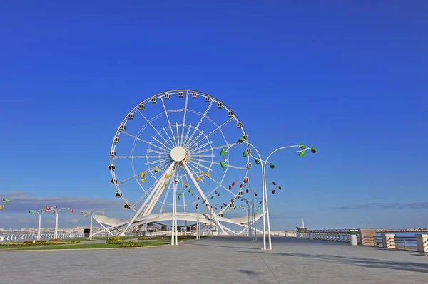 Óriáskerék város Baku, Azerbajdzsán — Stock Fotó