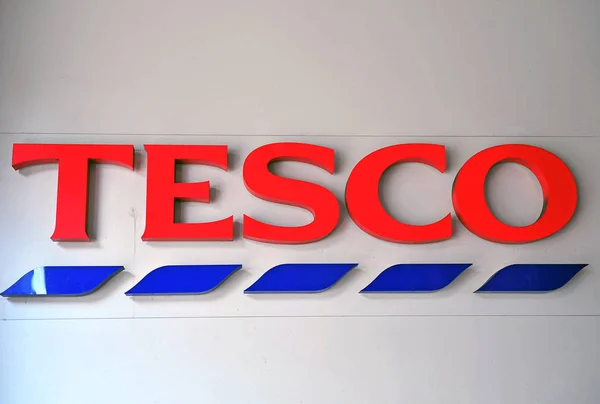 Tesco szupermarket emblémát — Stock Fotó