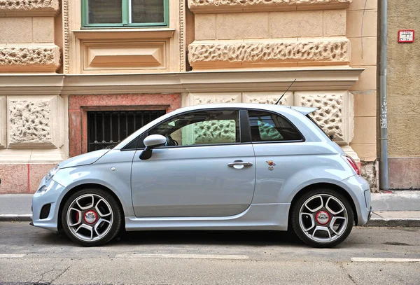 New Fiat 500 in the street — Stock Photo, Image